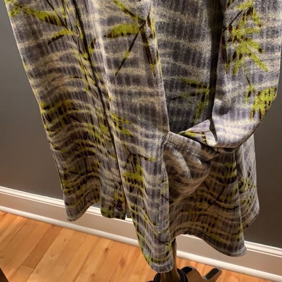 LOGO Lori Goldstein Gray/Chartreuse/Brown leaf print button front top. Large. - Picture 4 of 8